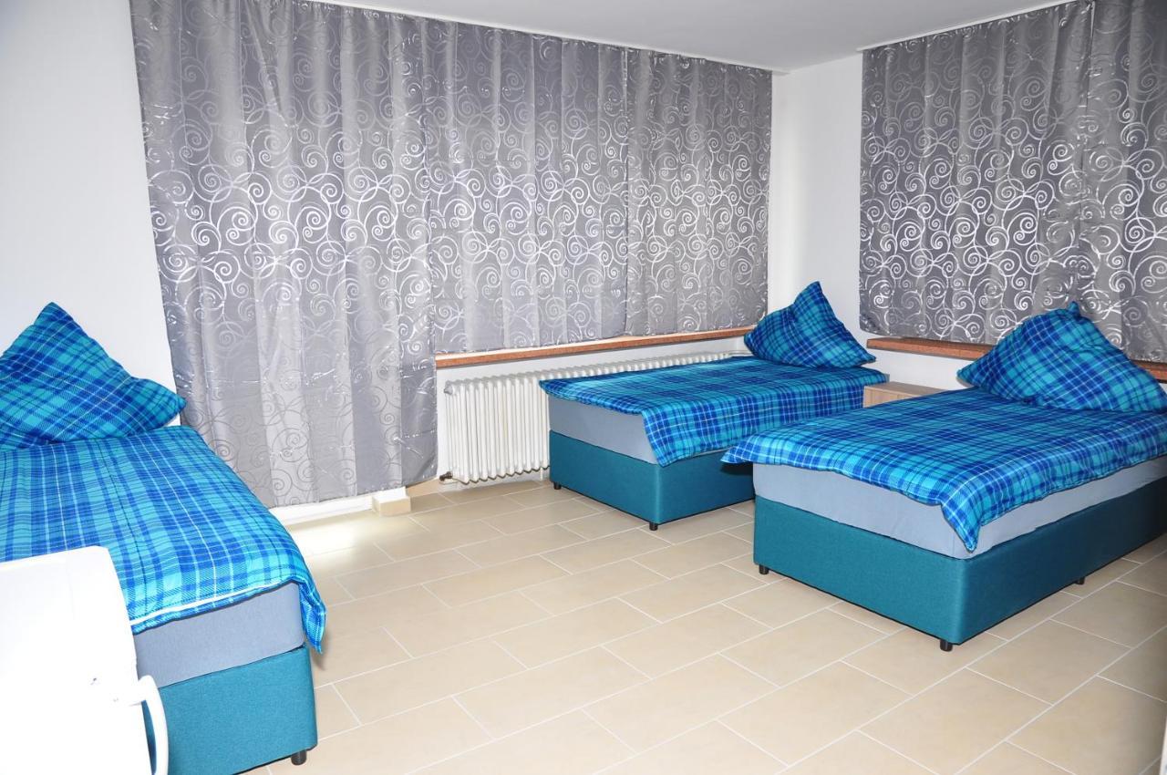 Weisenau Plaza Hostel *