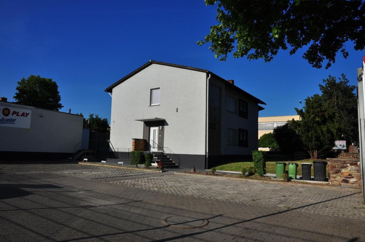 Weisenau Plaza * Mainz